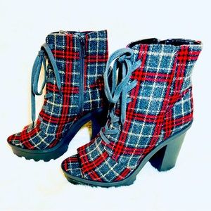 Jessica Simpson Lizzah Peep-Toe Bootie. Size 8.5